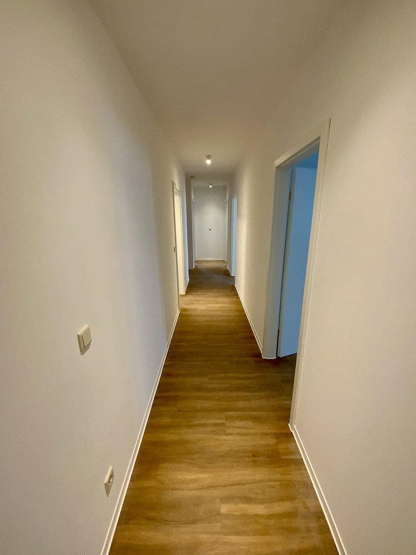 Prenájom bytu 4-izbový 137 m², Demmeringstr. 9, Leipzig, Sasko Prenájom bytu 4-izbový 137 m², Demmeringstr. 9, Leipzig, Sasko