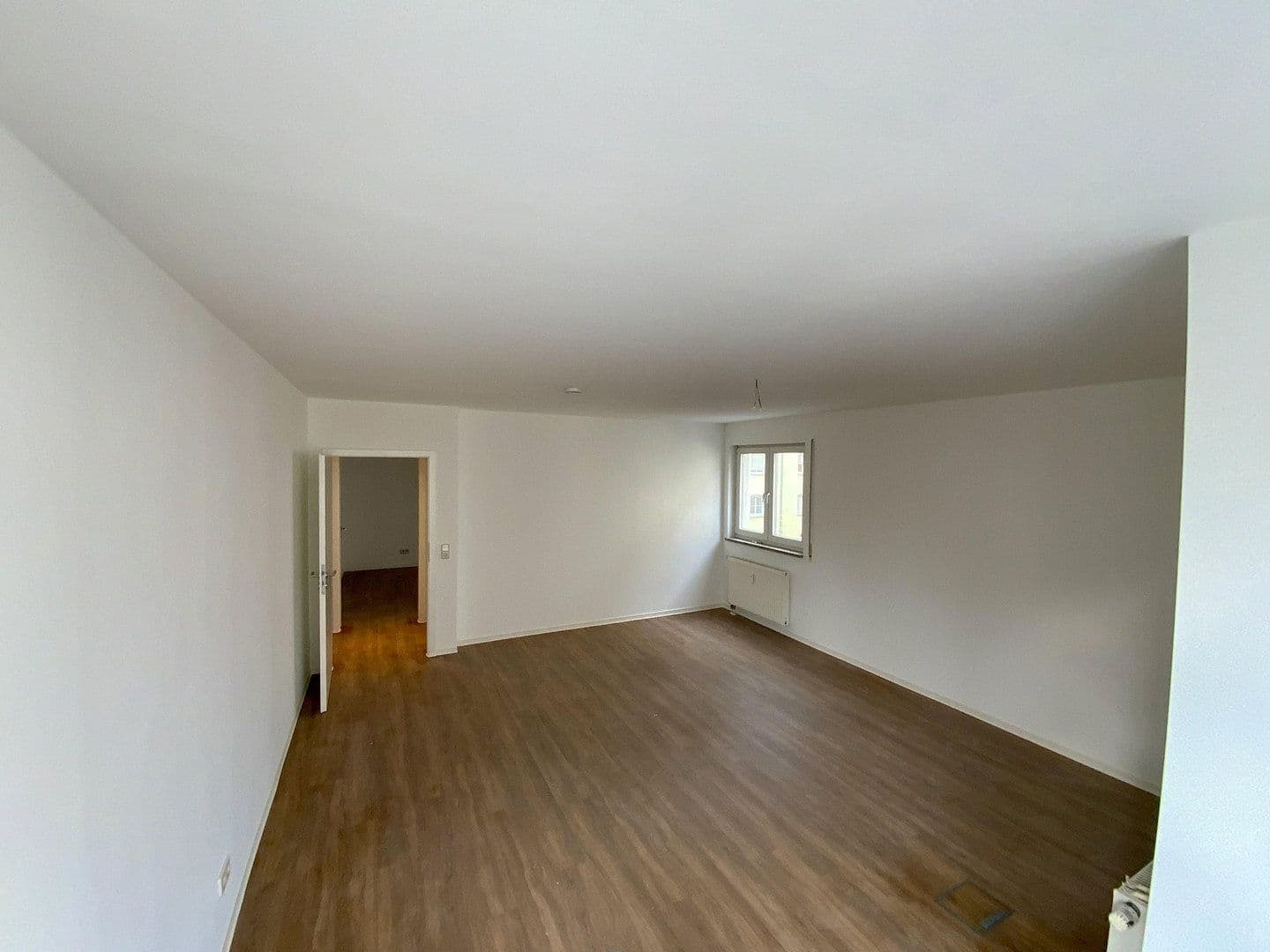 Prenájom bytu 4-izbový 137 m², Demmeringstr. 9, Leipzig, Sasko Prenájom bytu 4-izbový 137 m², Demmeringstr. 9, Leipzig, Sasko