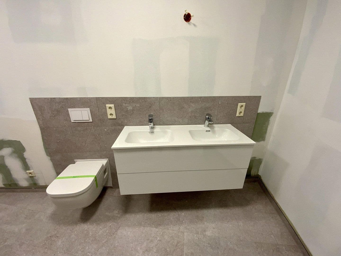Prenájom bytu 4-izbový 137 m², Demmeringstr. 9, Leipzig, Sasko Prenájom bytu 4-izbový 137 m², Demmeringstr. 9, Leipzig, Sasko
