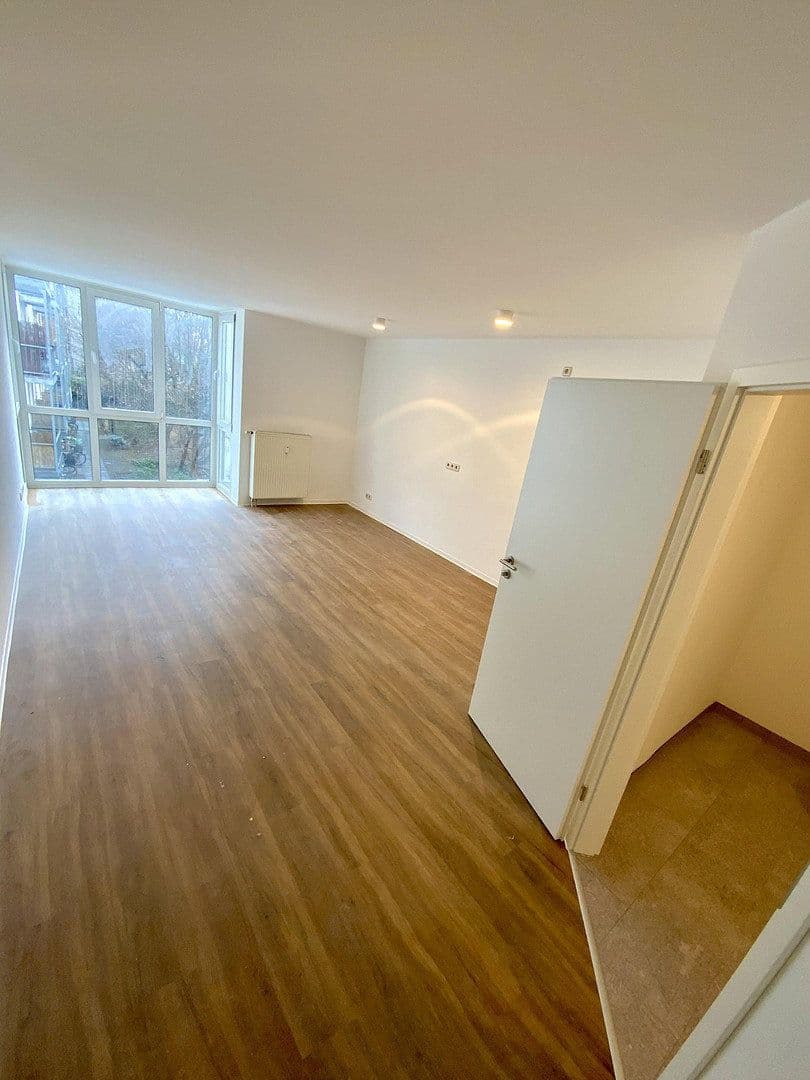 Prenájom bytu 4-izbový 137 m², Demmeringstr. 9, Leipzig, Sasko Prenájom bytu 4-izbový 137 m², Demmeringstr. 9, Leipzig, Sasko