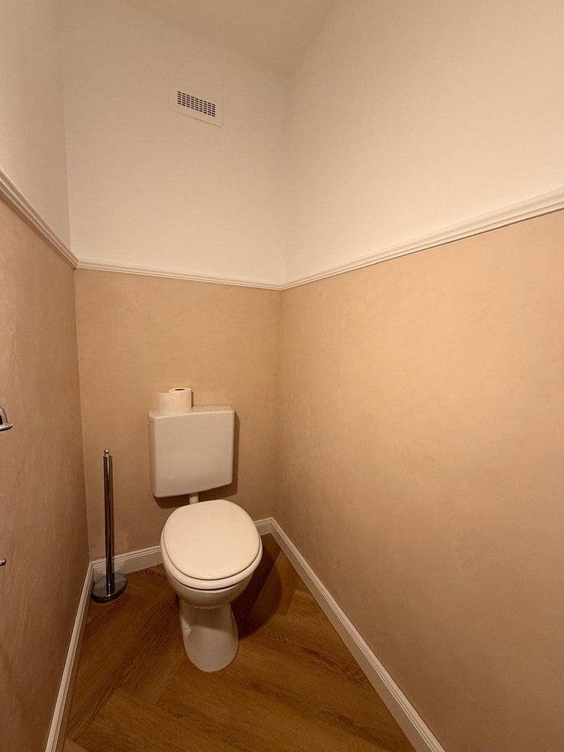Prenájom kancelárie 61 m², Winzergasse 22, Meersburg, Bádensko-Wurttembersko Prenájom kancelárie 61 m², Winzergasse 22, Meersburg, Bádensko-Wurttembersko