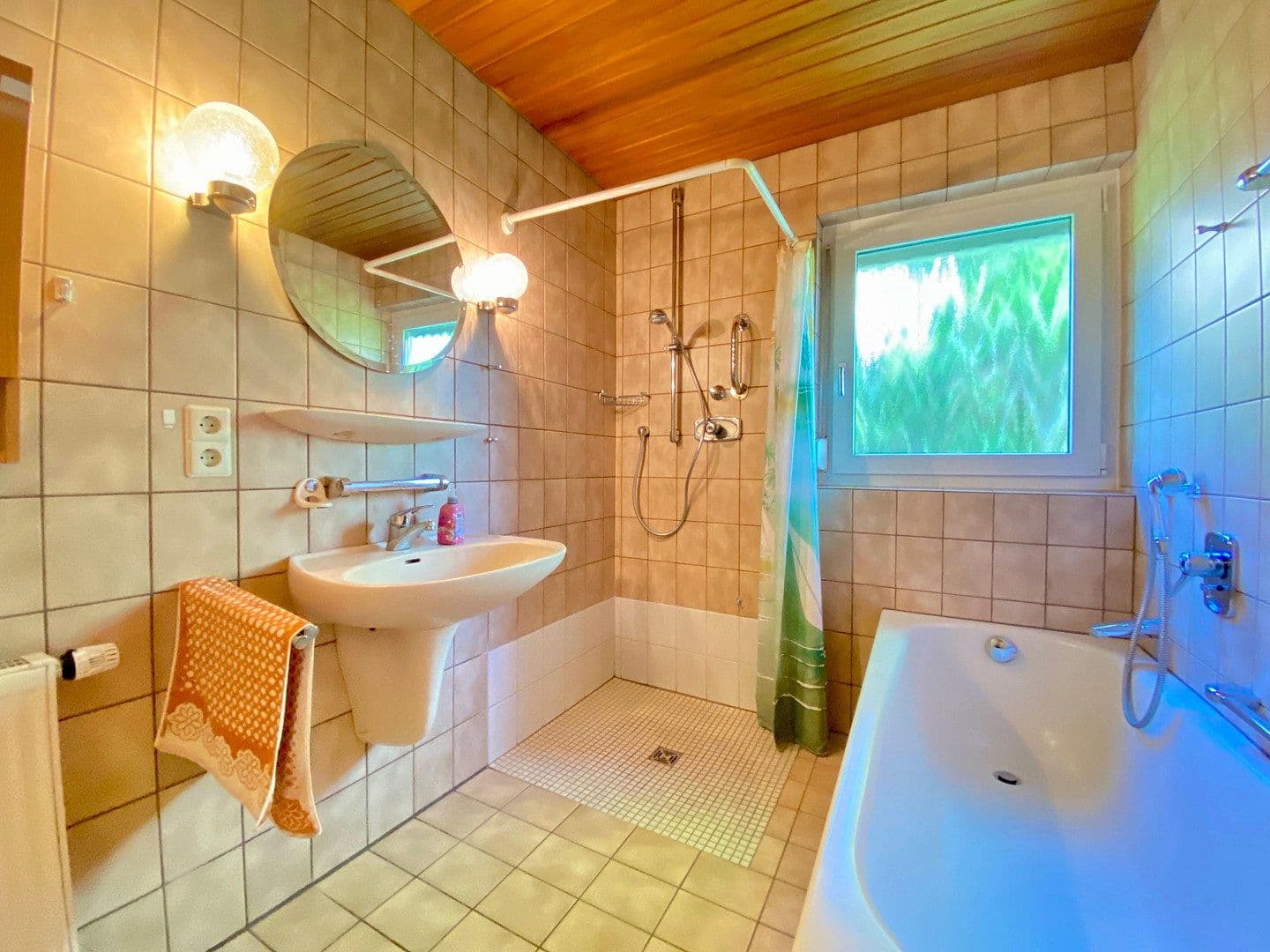 Predaj domu 170 m², pozemok 944 m², Filderstadt, Bádensko-Wurttembersko Predaj domu 170 m², pozemok 944 m², Filderstadt, Bádensko-Wurttembersko