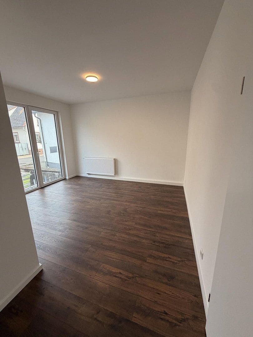 Prenájom bytu 3-izbový 65 m², Weinstraße 43, Ranschbach, Porýnie-Falcko Prenájom bytu 3-izbový 65 m², Weinstraße 43, Ranschbach, Porýnie-Falcko