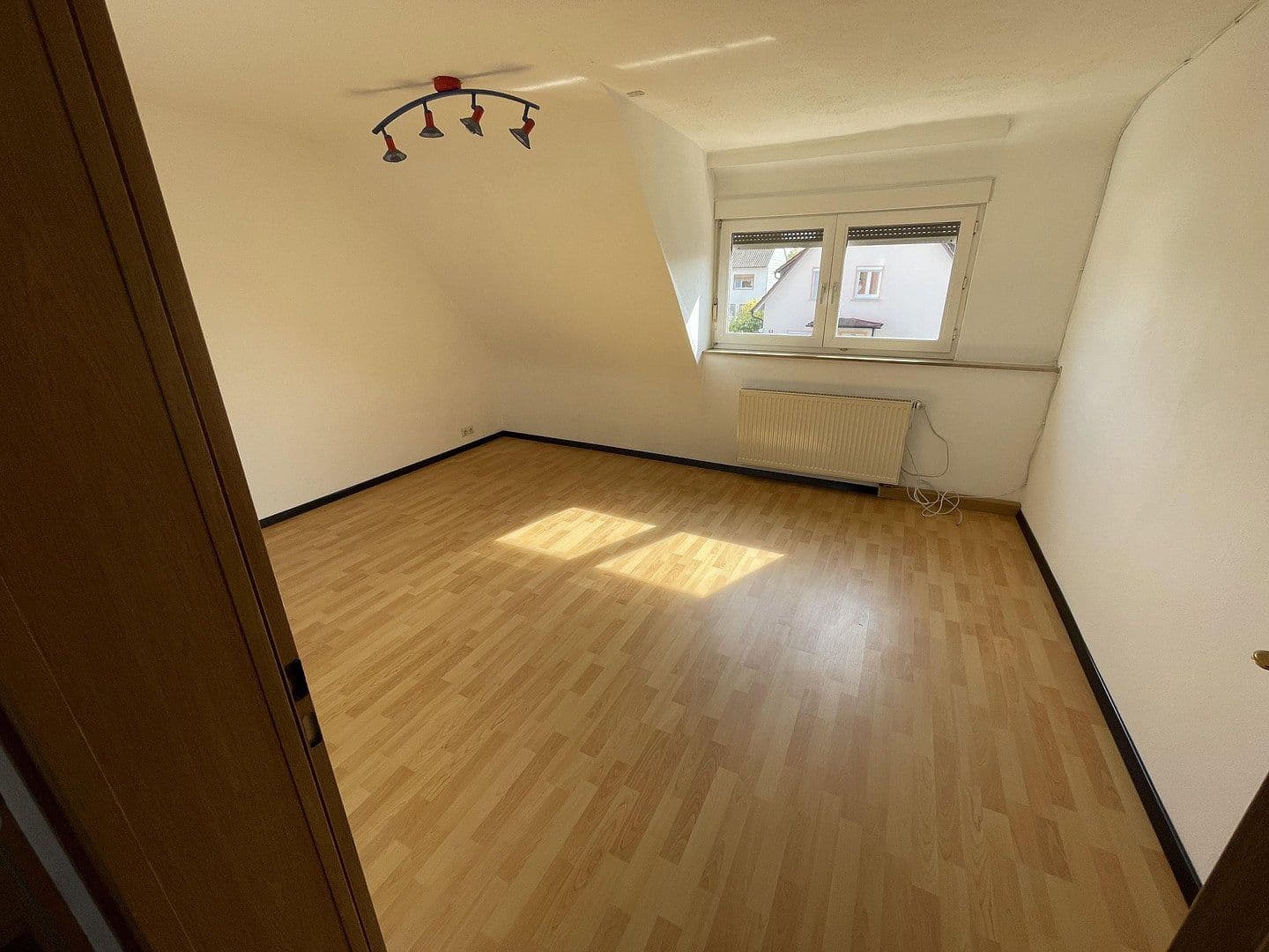 Prenájom domu 180 m², pozemok 590 m², Erbach, Bádensko-Wurttembersko Prenájom domu 180 m², pozemok 590 m², Erbach, Bádensko-Wurttembersko
