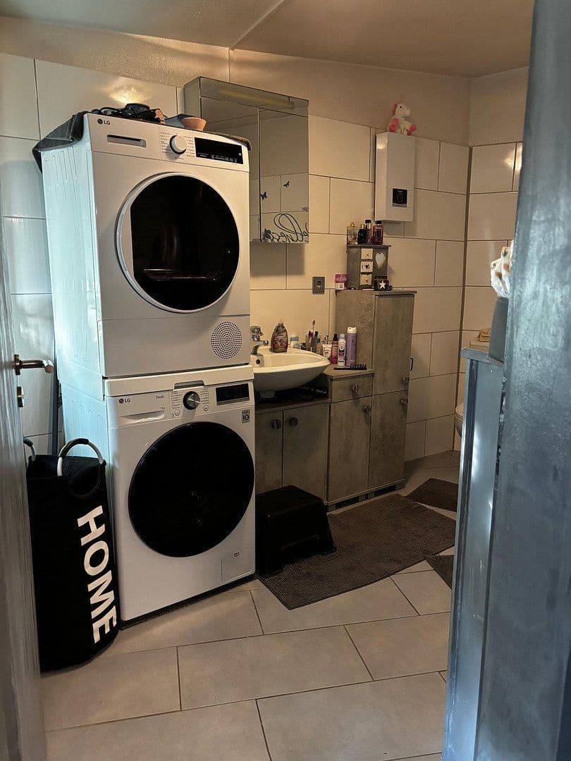 Prenájom bytu 3-izbový 93 m², Moerserstr.298, Duisburg, Severné Porýnie - Westfálsko Prenájom bytu 3-izbový 93 m², Moerserstr.298, Duisburg, Severné Porýnie - Westfálsko