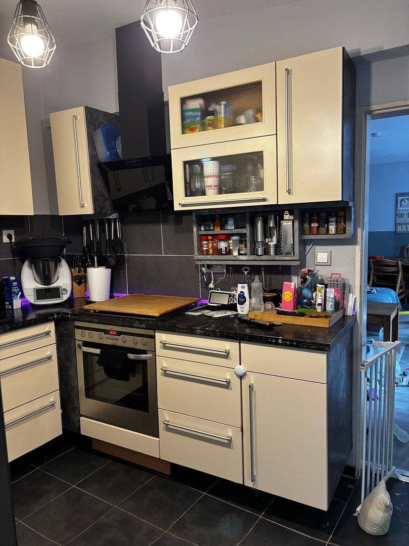 Prenájom bytu 3-izbový 93 m², Moerserstr.298, Duisburg, Severné Porýnie - Westfálsko Prenájom bytu 3-izbový 93 m², Moerserstr.298, Duisburg, Severné Porýnie - Westfálsko