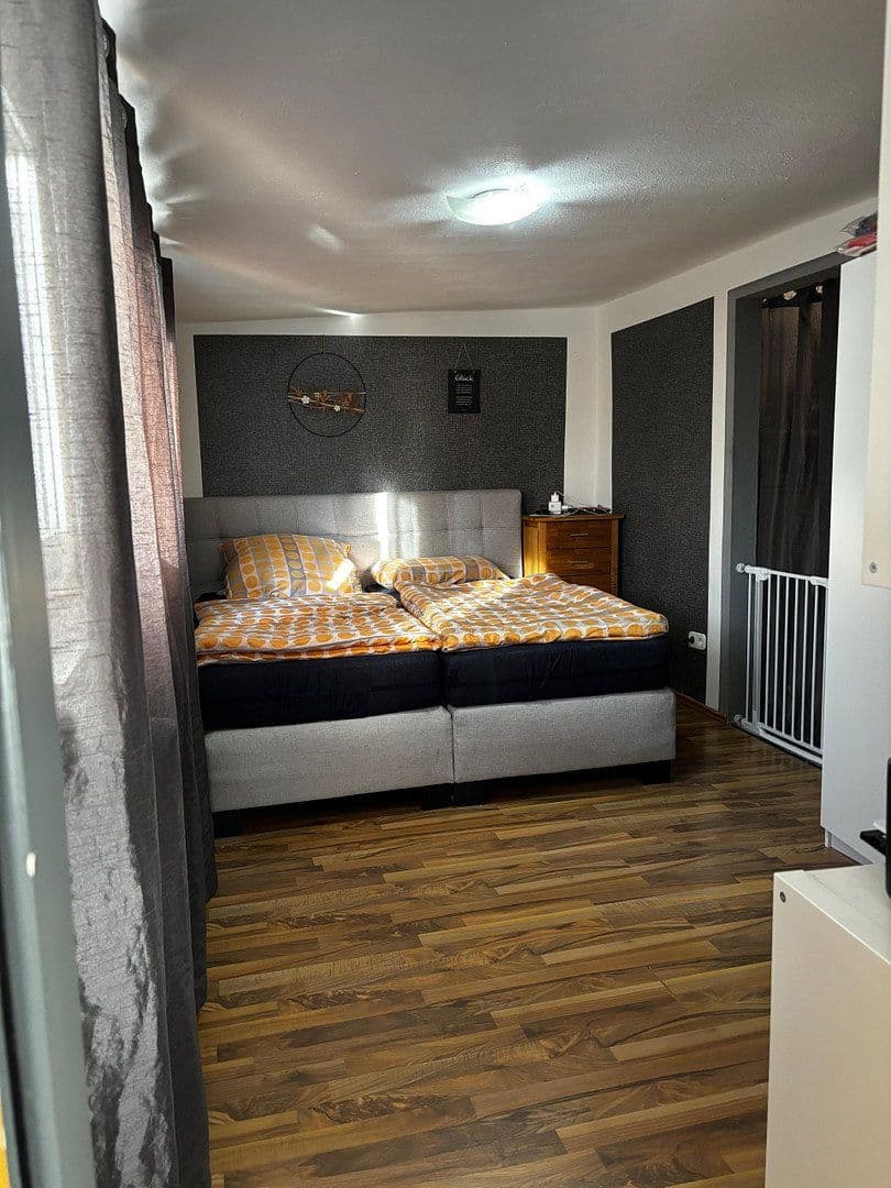 Prenájom bytu 3-izbový 93 m², Moerserstr.298, Duisburg, Severné Porýnie - Westfálsko Prenájom bytu 3-izbový 93 m², Moerserstr.298, Duisburg, Severné Porýnie - Westfálsko