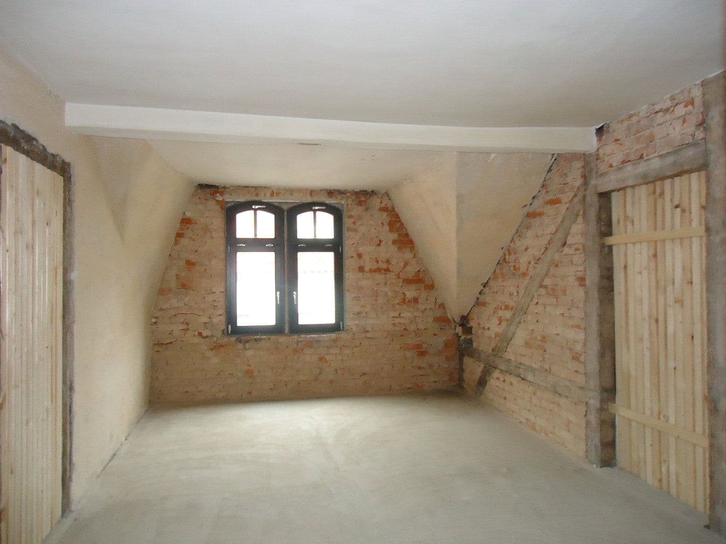 Prenájom bytu 2-izbový 95 m², Innere Plauensche Str.21, Zwickau, Sasko Prenájom bytu 2-izbový 95 m², Innere Plauensche Str.21, Zwickau, Sasko