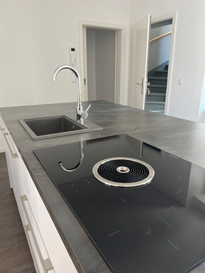 Prenájom bytu 2-izbový 95 m², Innere Plauensche Str.21, Zwickau, Sasko Prenájom bytu 2-izbový 95 m², Innere Plauensche Str.21, Zwickau, Sasko