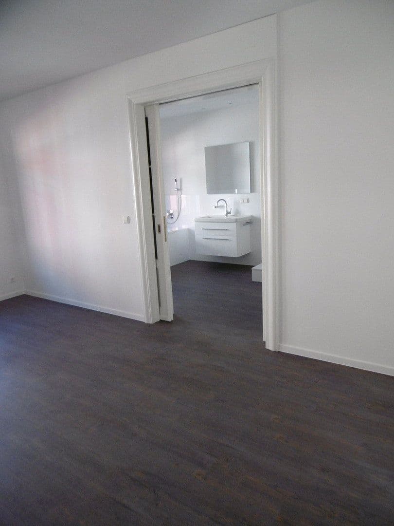 Prenájom bytu 2-izbový 95 m², Innere Plauensche Str.21, Zwickau, Sasko Prenájom bytu 2-izbový 95 m², Innere Plauensche Str.21, Zwickau, Sasko