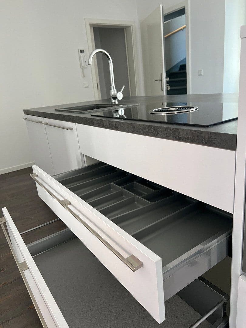 Prenájom bytu 2-izbový 95 m², Innere Plauensche Str.21, Zwickau, Sasko Prenájom bytu 2-izbový 95 m², Innere Plauensche Str.21, Zwickau, Sasko