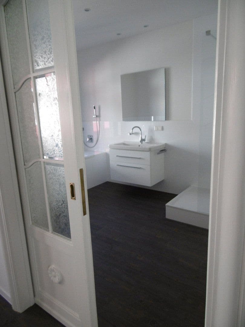 Prenájom bytu 2-izbový 95 m², Innere Plauensche Str.21, Zwickau, Sasko Prenájom bytu 2-izbový 95 m², Innere Plauensche Str.21, Zwickau, Sasko