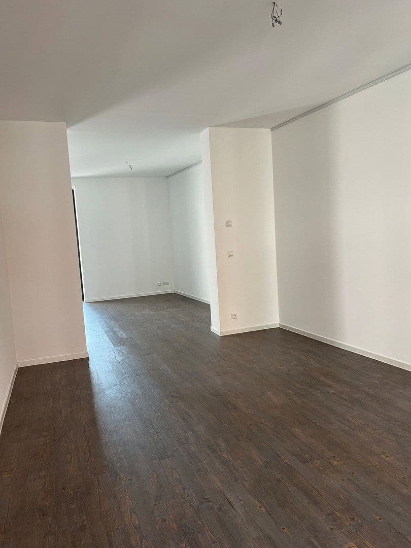 Prenájom bytu 2-izbový 95 m², Innere Plauensche Str.21, Zwickau, Sasko Prenájom bytu 2-izbový 95 m², Innere Plauensche Str.21, Zwickau, Sasko