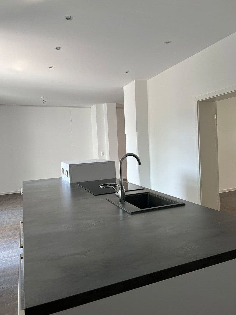 Prenájom bytu 2-izbový 95 m², Innere Plauensche Str.21, Zwickau, Sasko Prenájom bytu 2-izbový 95 m², Innere Plauensche Str.21, Zwickau, Sasko
