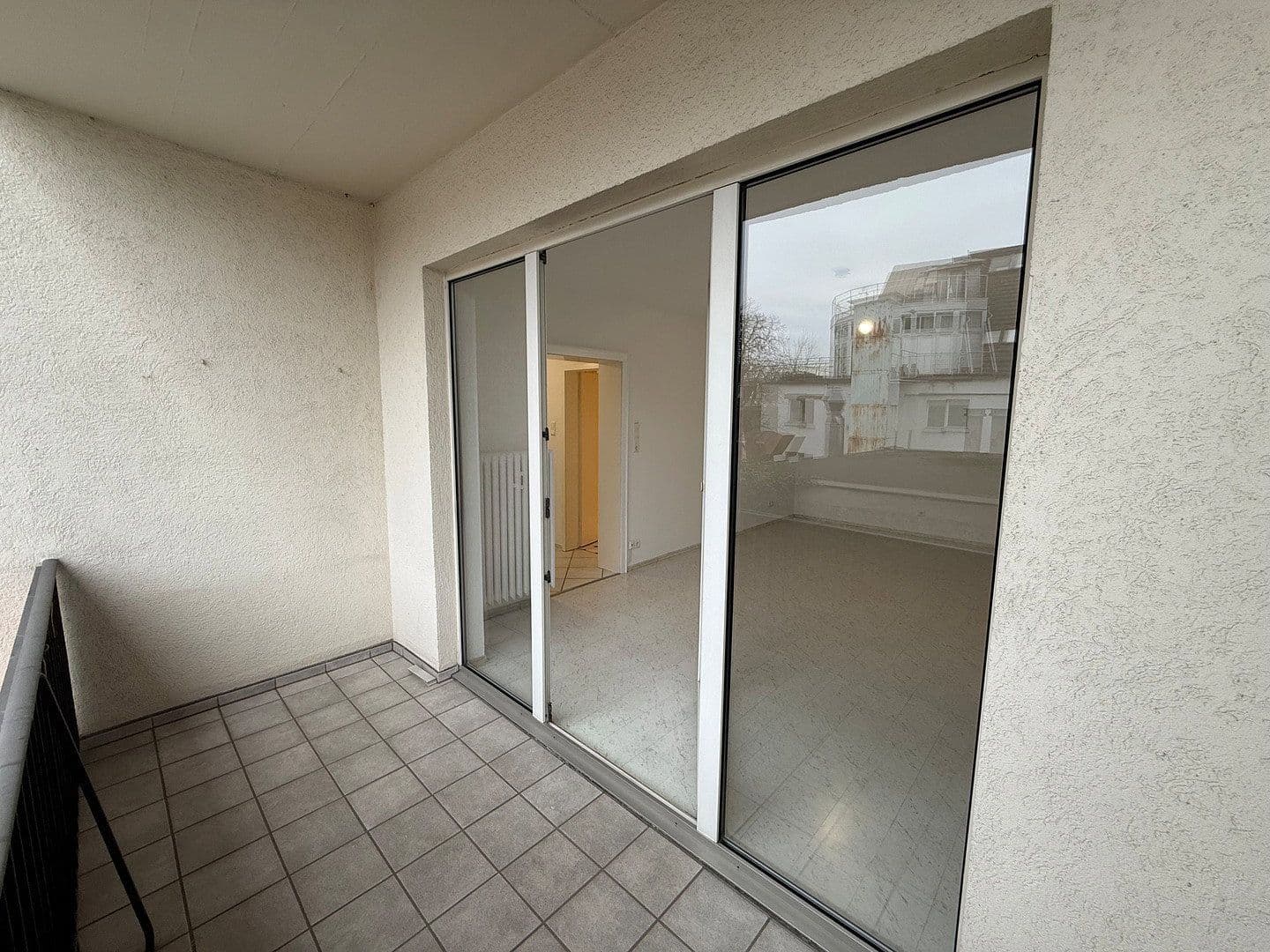 Prenájom bytu 1-izbový 40 m², Mannheim, Bádensko-Wurttembersko Prenájom bytu 1-izbový 40 m², Mannheim, Bádensko-Wurttembersko