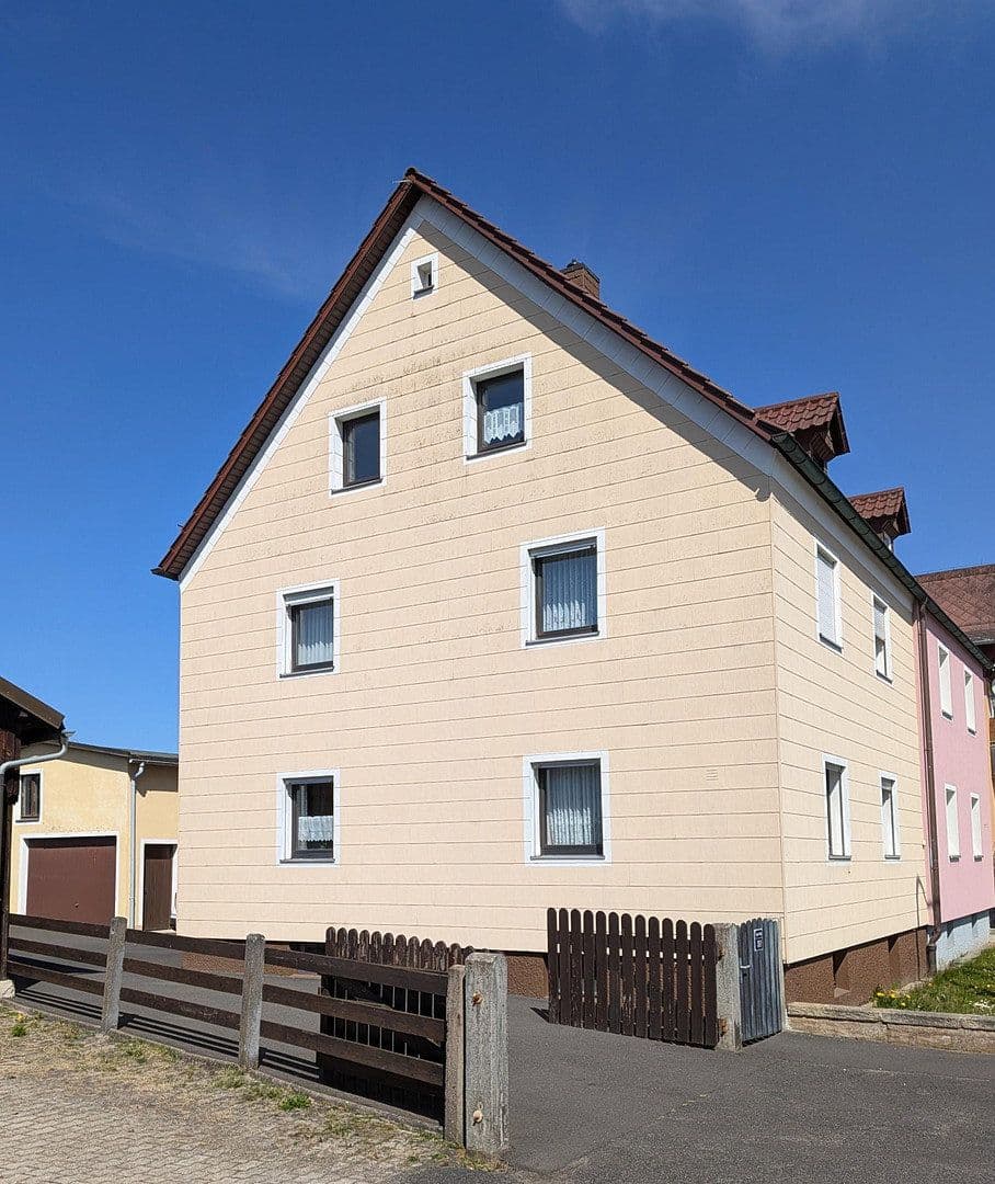 Predaj domu 146 m², pozemok 660 m², Egerer Straße 51, Waldsassen, Bavorsko Predaj domu 146 m², pozemok 660 m², Egerer Straße 51, Waldsassen, Bavorsko