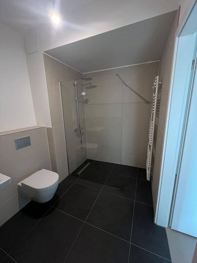 Prenájom bytu 4-izbový 102 m², Wendenschloßstr. 332b, Berlin, Berlín Prenájom bytu 4-izbový 102 m², Wendenschloßstr. 332b, Berlin, Berlín