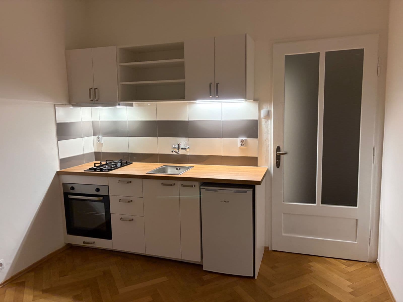 Prenájom bytu Garsoniéra 31 m², Ondříčkova, Praha, Praha Prenájom bytu Garsoniéra 31 m², Ondříčkova, Praha, Praha