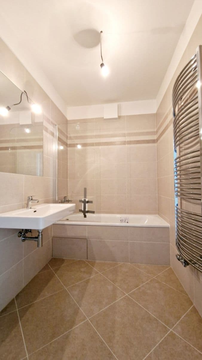 Prenájom bytu 4-izbový 113 m², Thomasova, Praha, Praha Prenájom bytu 4-izbový 113 m², Thomasova, Praha, Praha