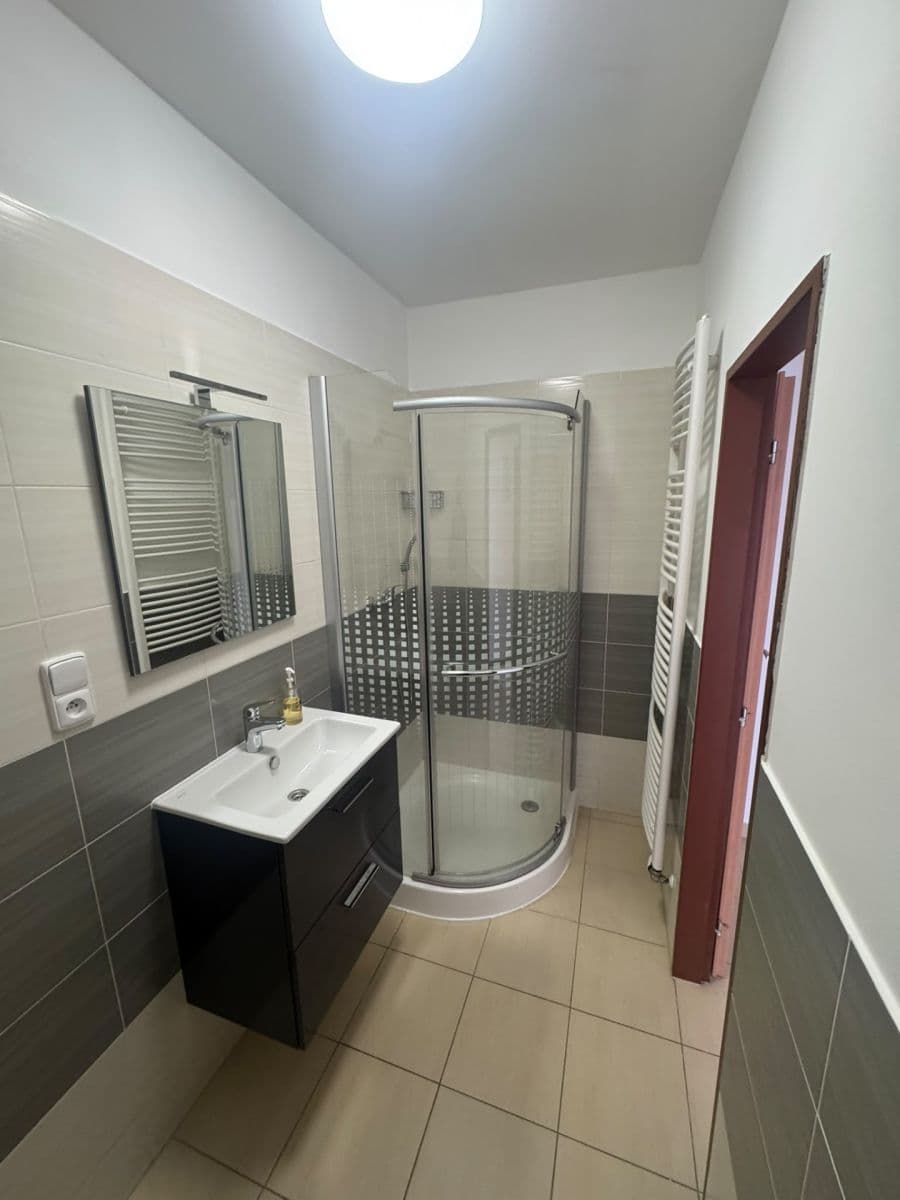 Prenájom bytu 2-izbový 55 m², Nad Krocínkou, Praha, Praha Prenájom bytu 2-izbový 55 m², Nad Krocínkou, Praha, Praha