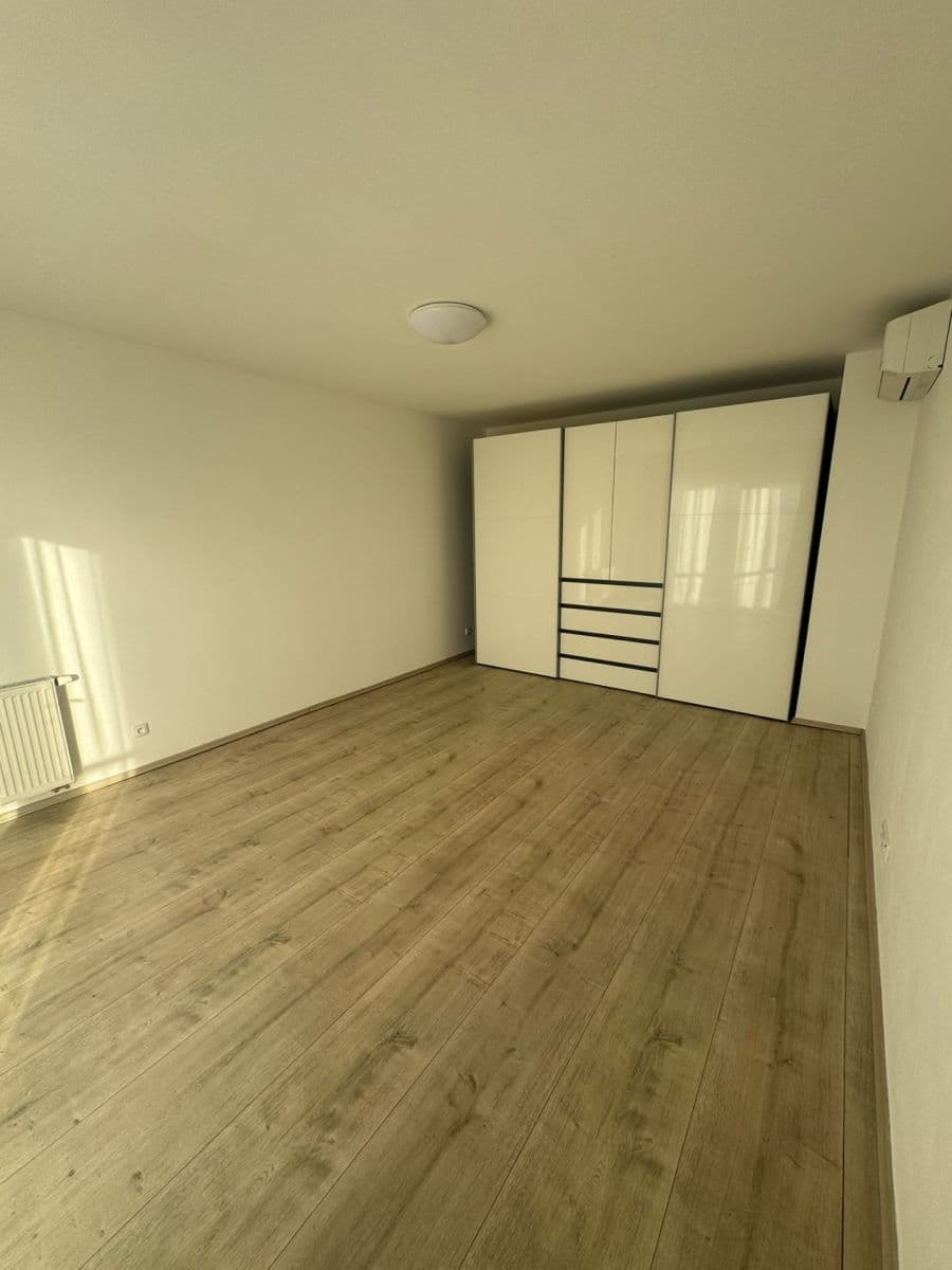 Prenájom bytu 2-izbový 55 m², Nad Krocínkou, Praha, Praha Prenájom bytu 2-izbový 55 m², Nad Krocínkou, Praha, Praha