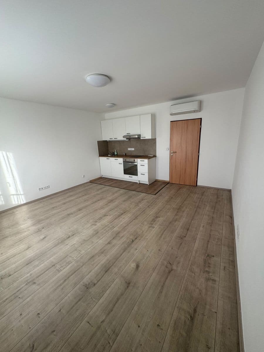 Prenájom bytu 2-izbový 55 m², Nad Krocínkou, Praha, Praha Prenájom bytu 2-izbový 55 m², Nad Krocínkou, Praha, Praha