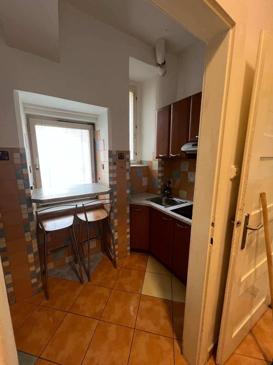 Prenájom bytu 2-izbový 37 m², Jaurisova, Praha, Praha Prenájom bytu 2-izbový 37 m², Jaurisova, Praha, Praha
