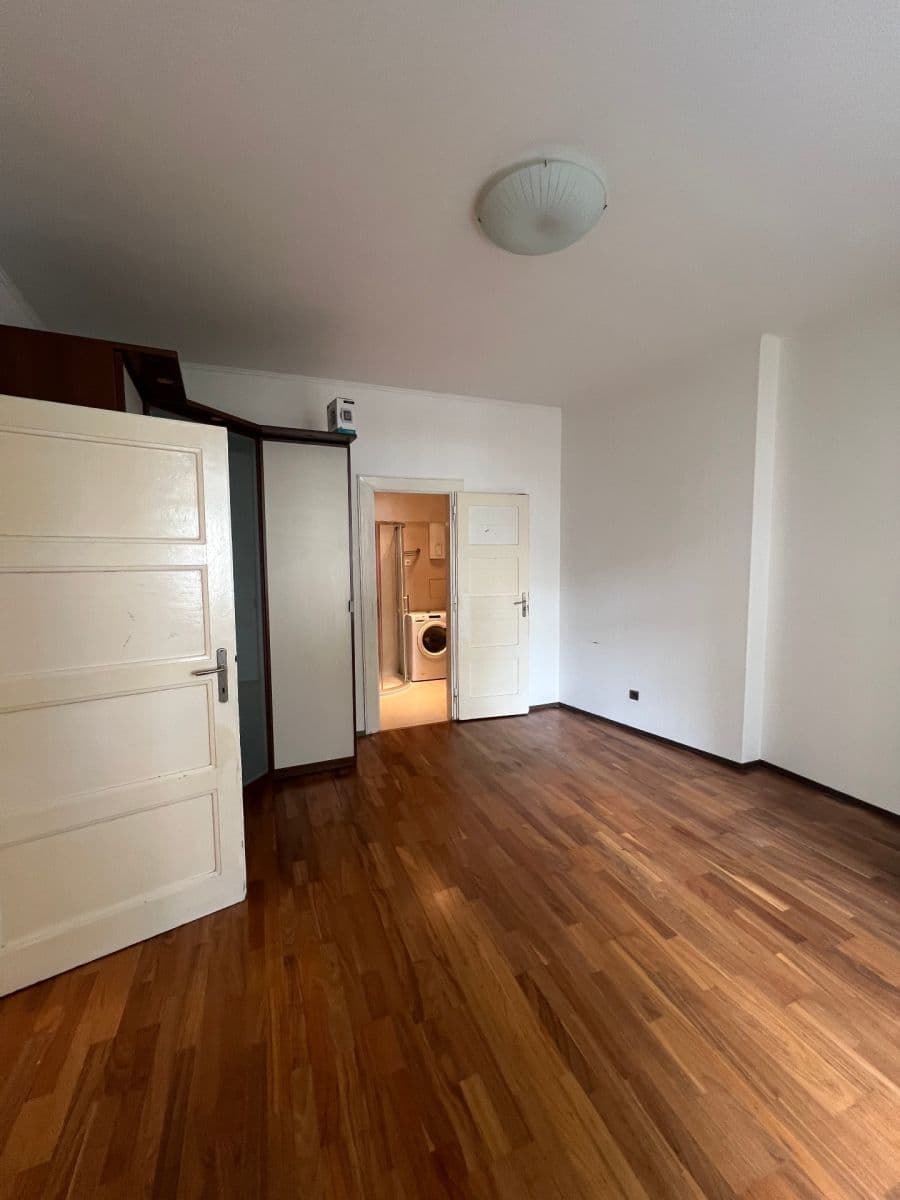Prenájom bytu 2-izbový 37 m², Jaurisova, Praha, Praha Prenájom bytu 2-izbový 37 m², Jaurisova, Praha, Praha
