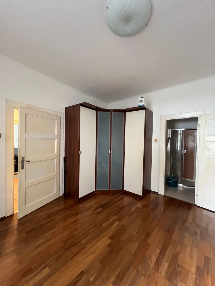 Prenájom bytu 2-izbový 37 m², Jaurisova, Praha, Praha Prenájom bytu 2-izbový 37 m², Jaurisova, Praha, Praha