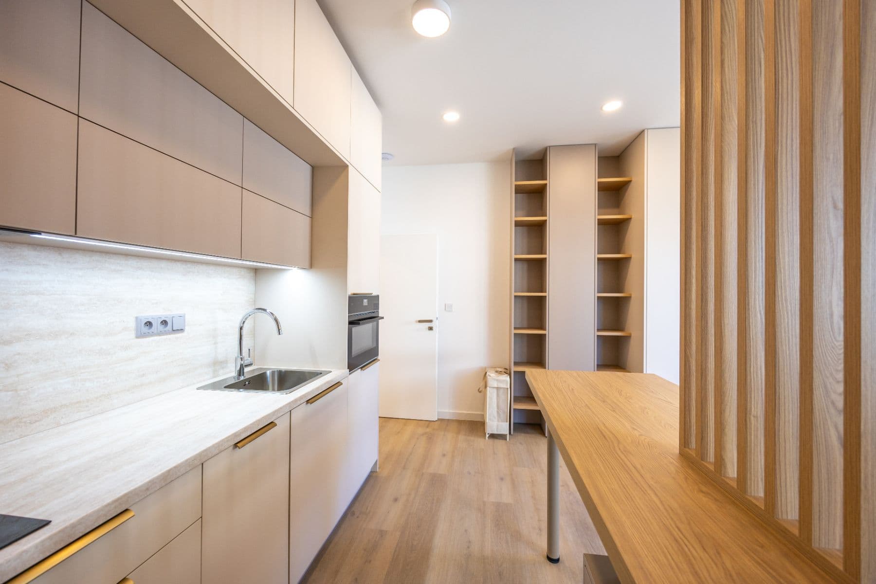Prenájom bytu 1-izbový 28 m², Na Vrchu, Praha, Praha Prenájom bytu 1-izbový 28 m², Na Vrchu, Praha, Praha