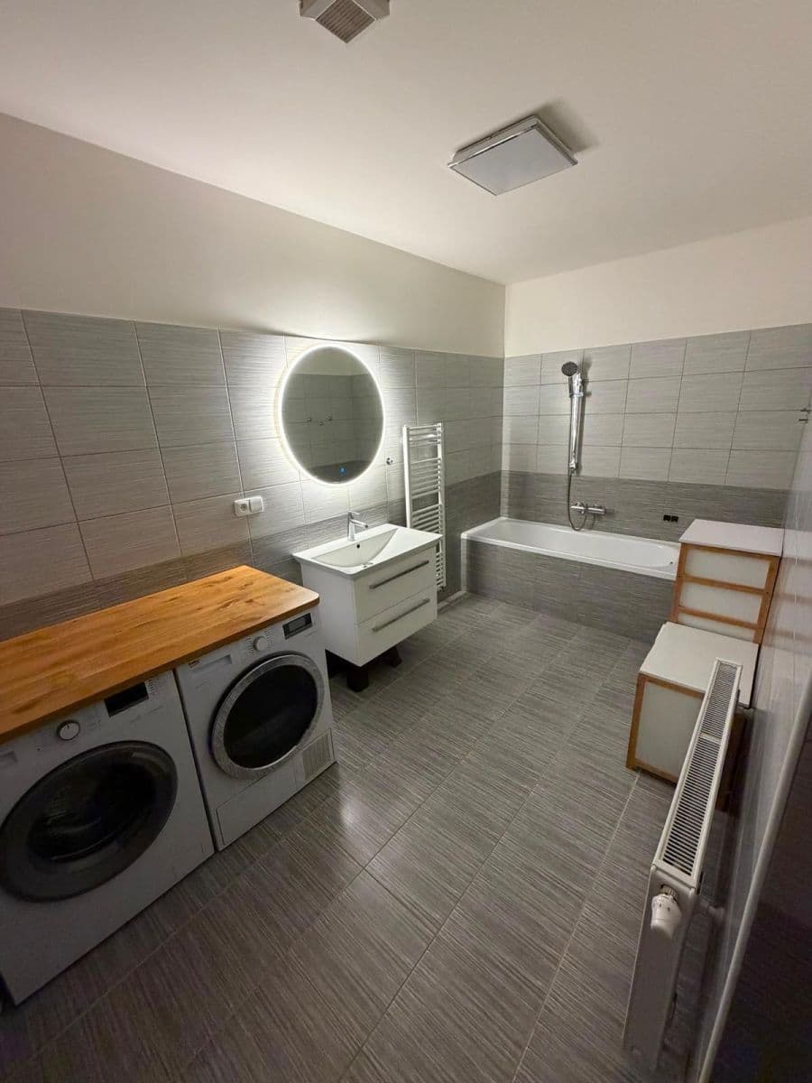 Predaj bytu 3-izbový 107 m², Tovární, Hrádek nad Nisou, Liberecký kraj Predaj bytu 3-izbový 107 m², Tovární, Hrádek nad Nisou, Liberecký kraj