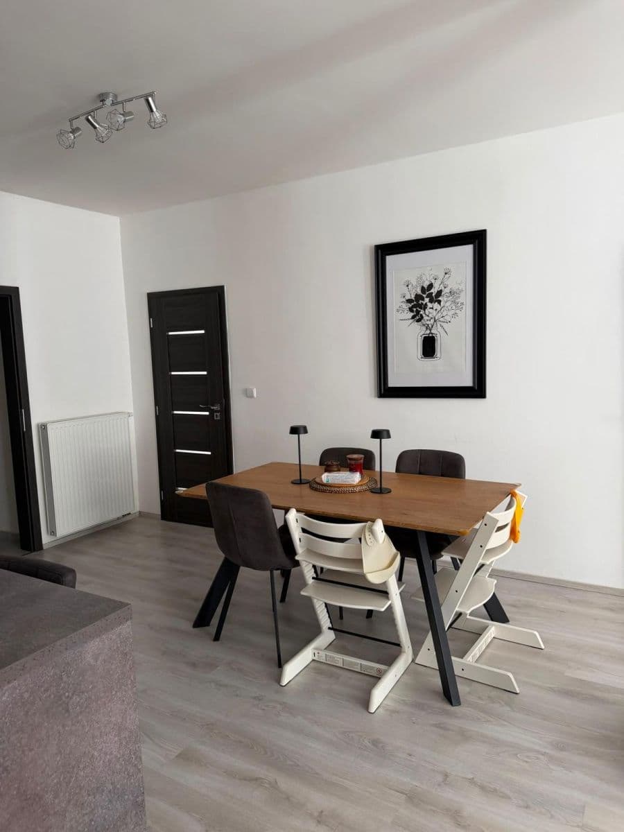 Predaj bytu 3-izbový 107 m², Tovární, Hrádek nad Nisou, Liberecký kraj Predaj bytu 3-izbový 107 m², Tovární, Hrádek nad Nisou, Liberecký kraj