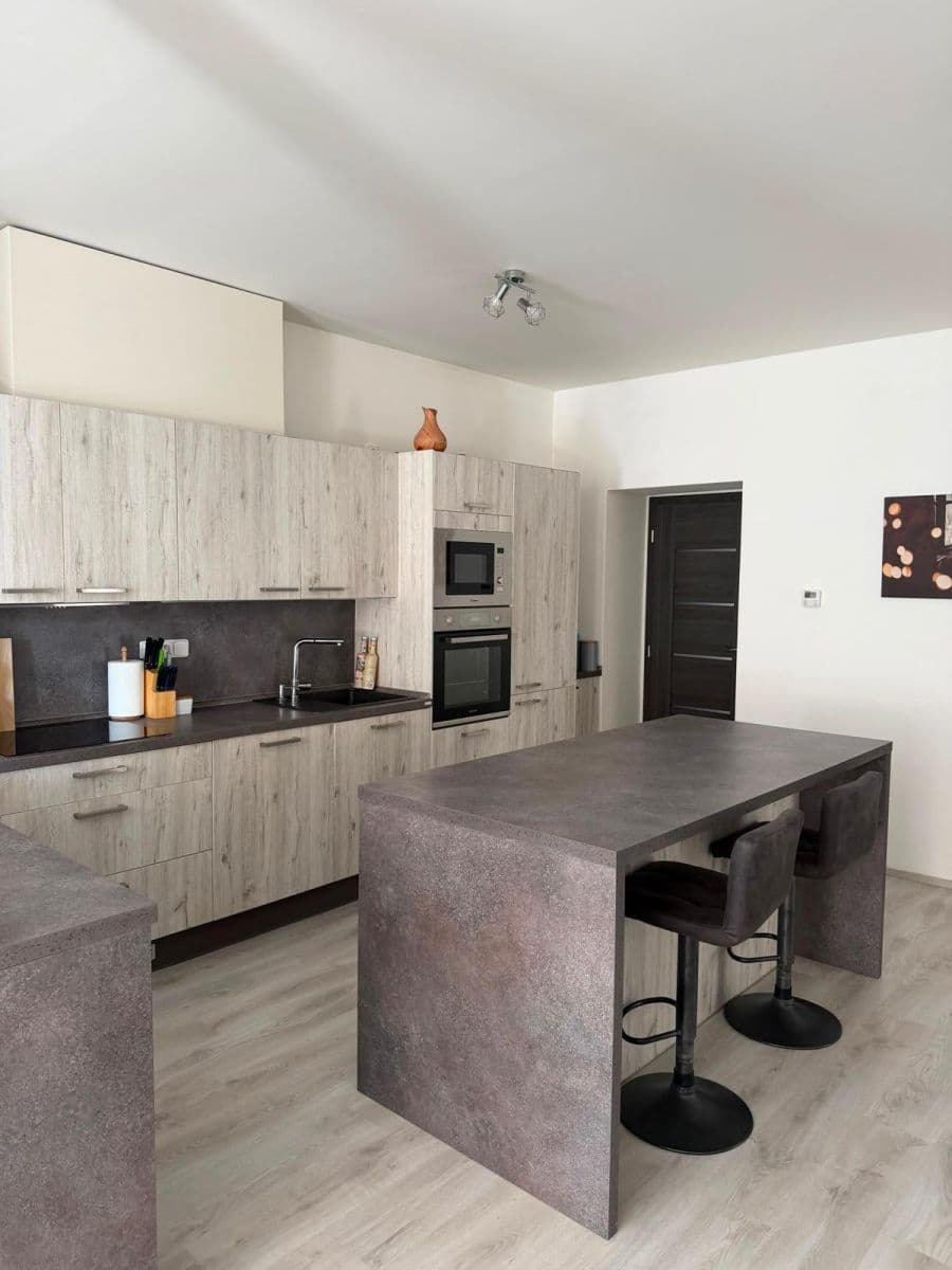 Predaj bytu 3-izbový 107 m², Tovární, Hrádek nad Nisou, Liberecký kraj Predaj bytu 3-izbový 107 m², Tovární, Hrádek nad Nisou, Liberecký kraj