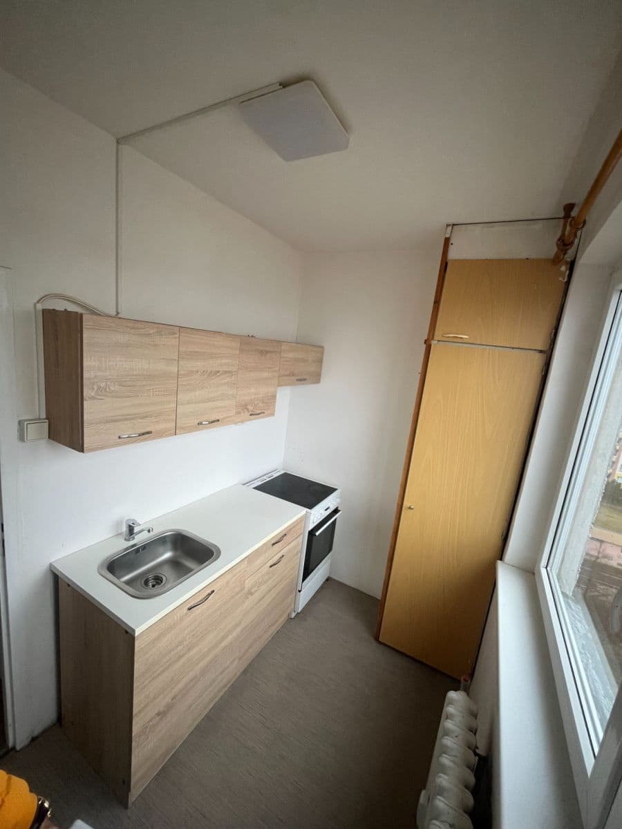 Predaj bytu 1-izbový 34 m², Šrámkova, Ústí nad Labem, Ústecký kraj Predaj bytu 1-izbový 34 m², Šrámkova, Ústí nad Labem, Ústecký kraj