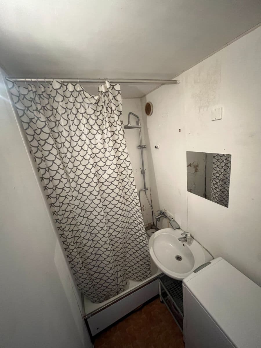 Predaj bytu 1-izbový 34 m², Šrámkova, Ústí nad Labem, Ústecký kraj Predaj bytu 1-izbový 34 m², Šrámkova, Ústí nad Labem, Ústecký kraj