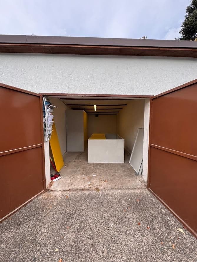 Prenájom garáže 12 m², Na Bateriích, Praha, Praha Prenájom garáže 12 m², Na Bateriích, Praha, Praha