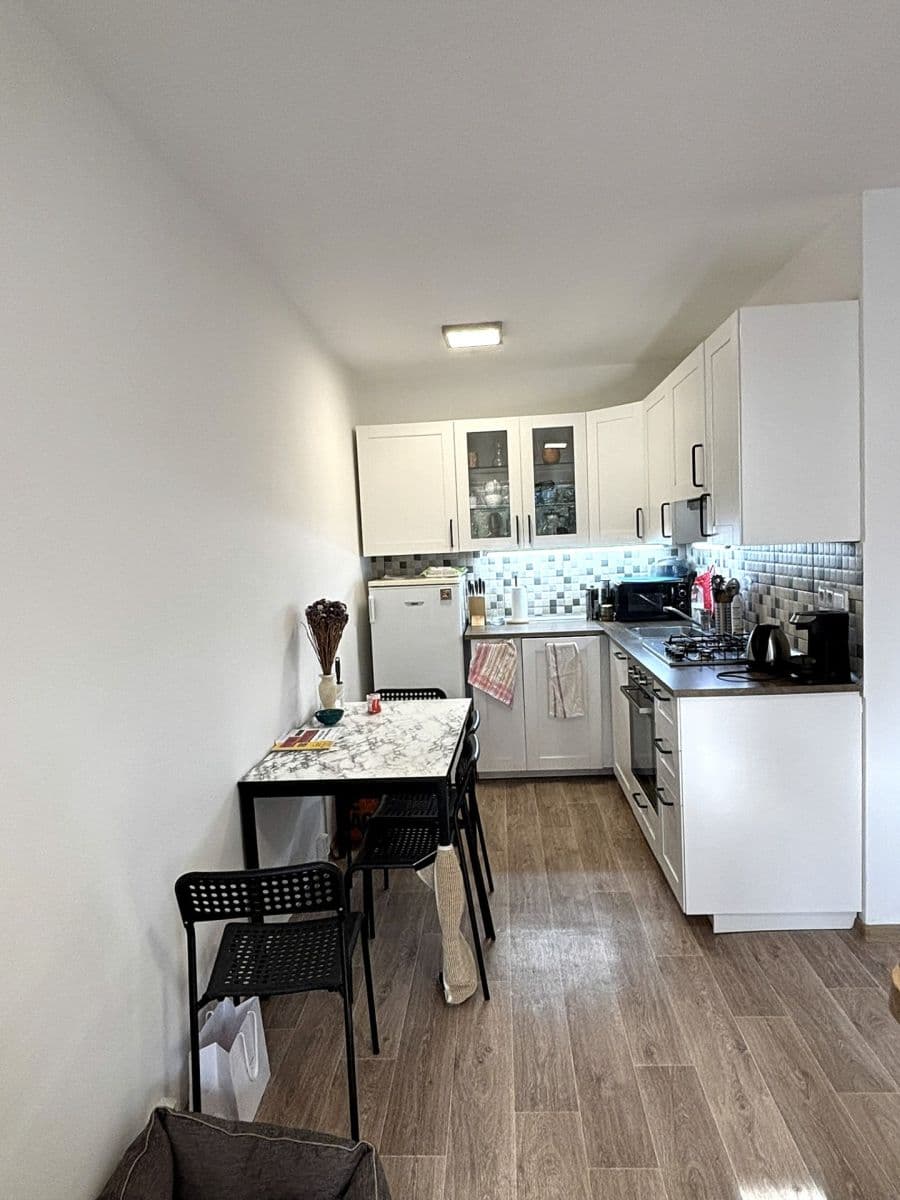 Prenájom bytu 2-izbový 40 m², Žandovská, Praha, Praha Prenájom bytu 2-izbový 40 m², Žandovská, Praha, Praha