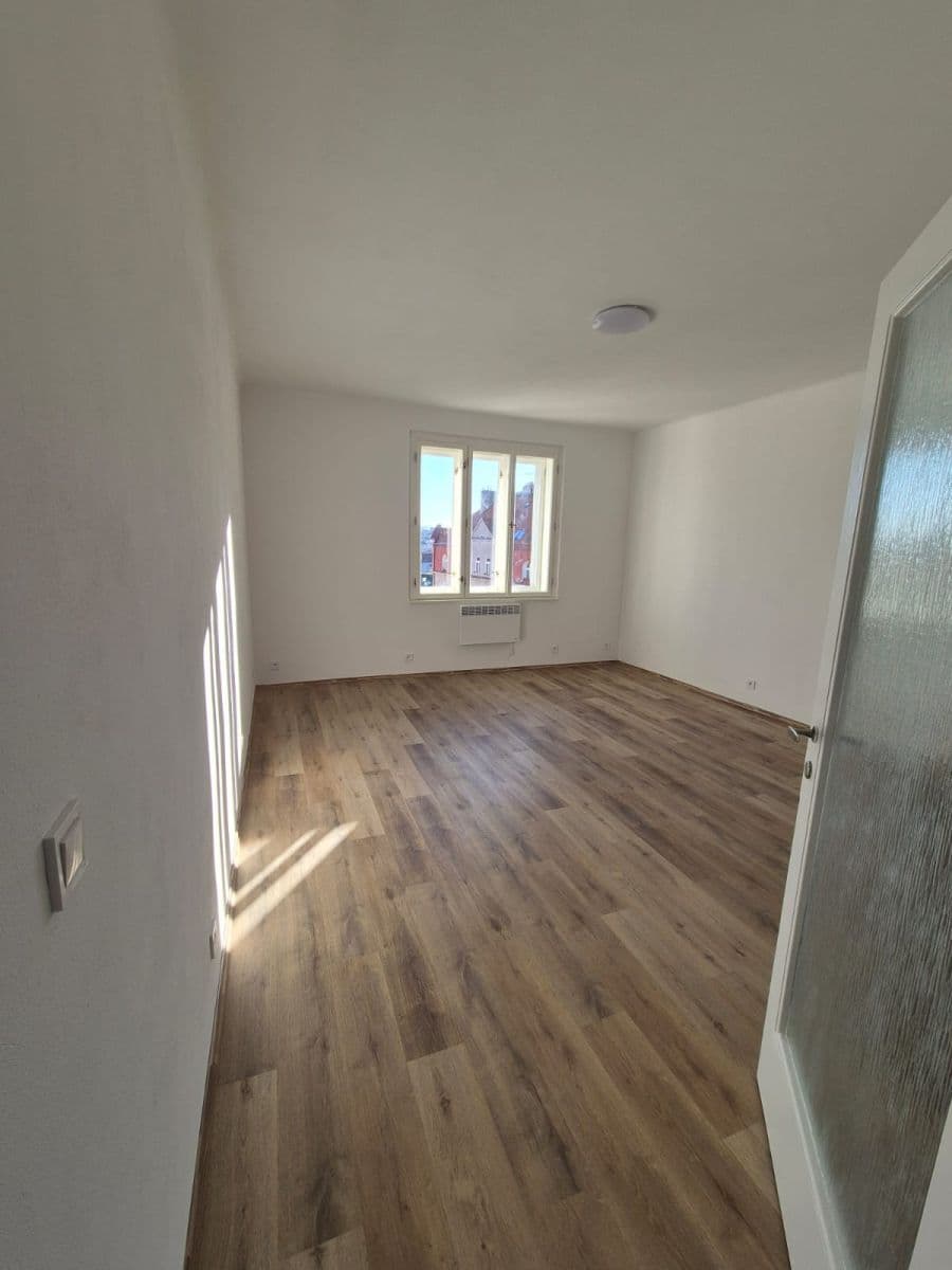 Prenájom bytu 1-izbový 32 m², Žitomírská, Praha, Praha Prenájom bytu 1-izbový 32 m², Žitomírská, Praha, Praha