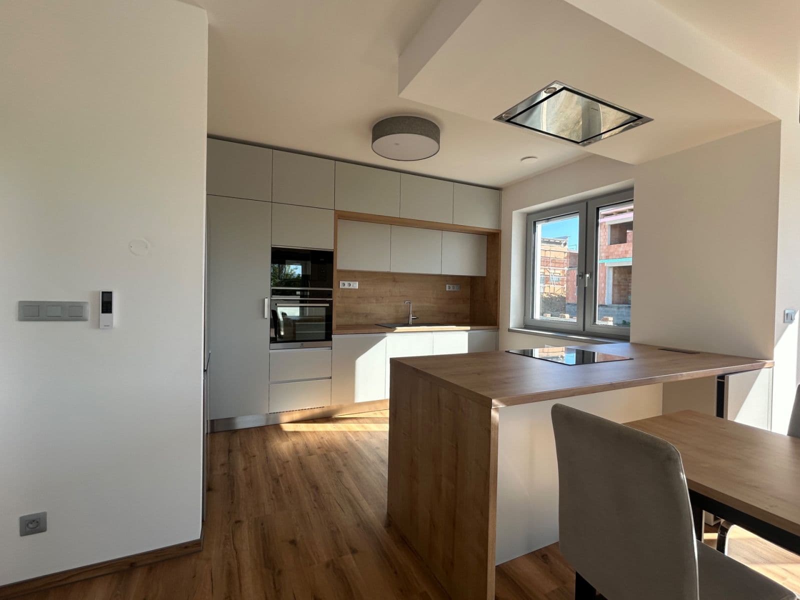 Prenájom bytu 4-izbový 102 m², Libuše Šafránkové, Šlapanice, Jihomoravský kraj Prenájom bytu 4-izbový 102 m², Libuše Šafránkové, Šlapanice, Jihomoravský kraj
