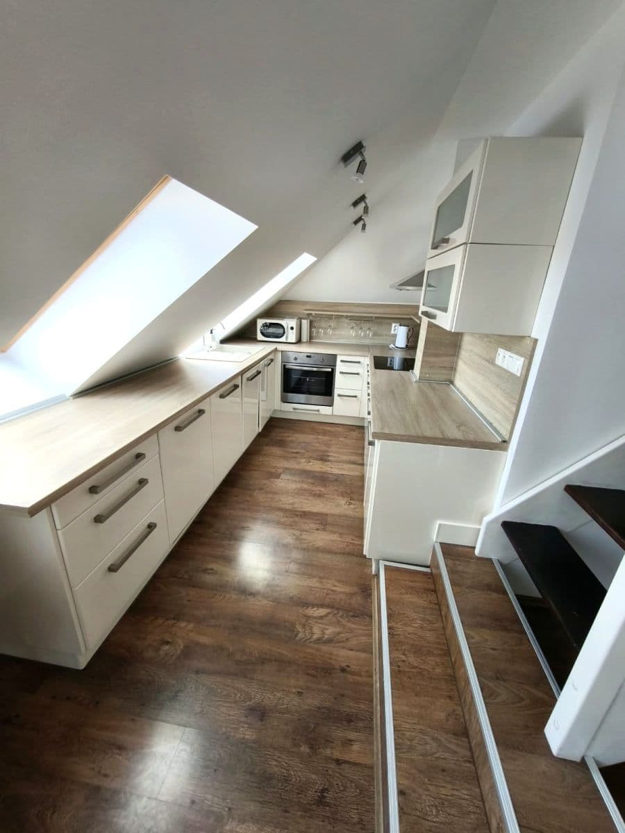 Prenájom bytu 2-izbový 46 m², Račianska, Nové Mesto, Bratislavský kraj Prenájom bytu 2-izbový 46 m², Račianska, Nové Mesto, Bratislavský kraj