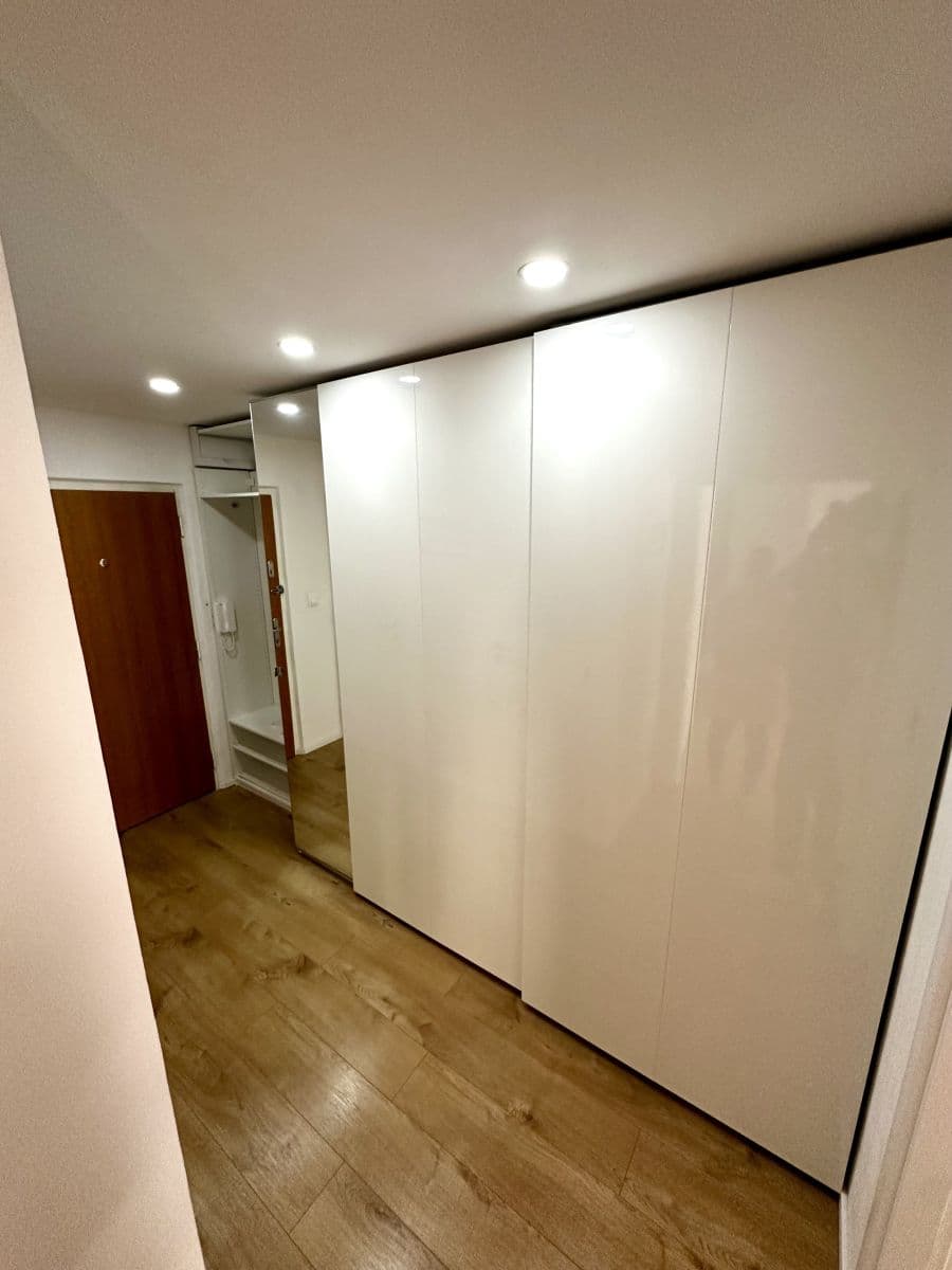 Prenájom bytu 52 m², Frýdlantská, Praha, Praha Prenájom bytu 52 m², Frýdlantská, Praha, Praha