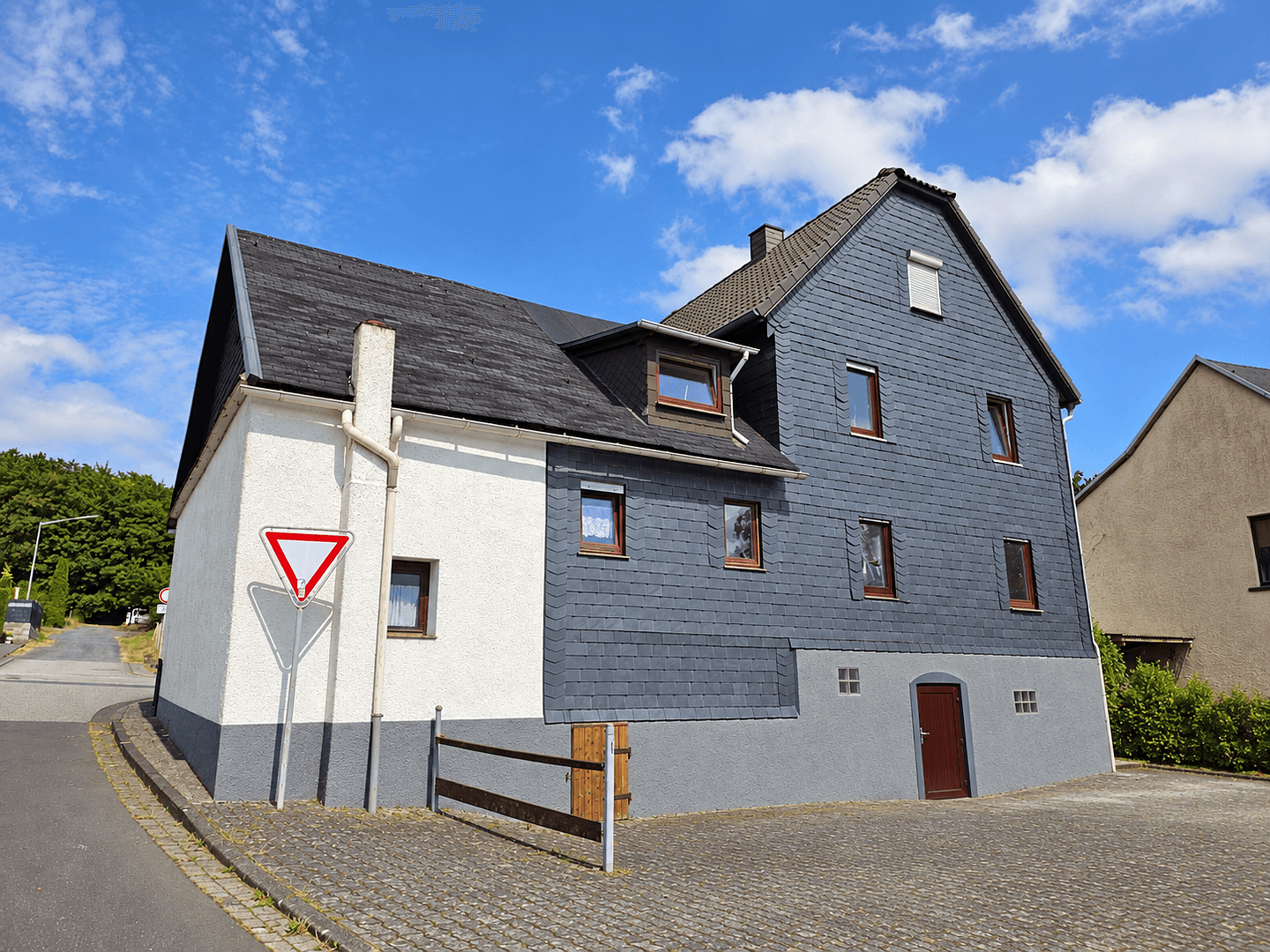 Prenájom domu 143 m², pozemok 1.136 m², Bindweider Straße 5, Malberg, Porýnie-Falcko Prenájom domu 143 m², pozemok 1.136 m², Bindweider Straße 5, Malberg, Porýnie-Falcko