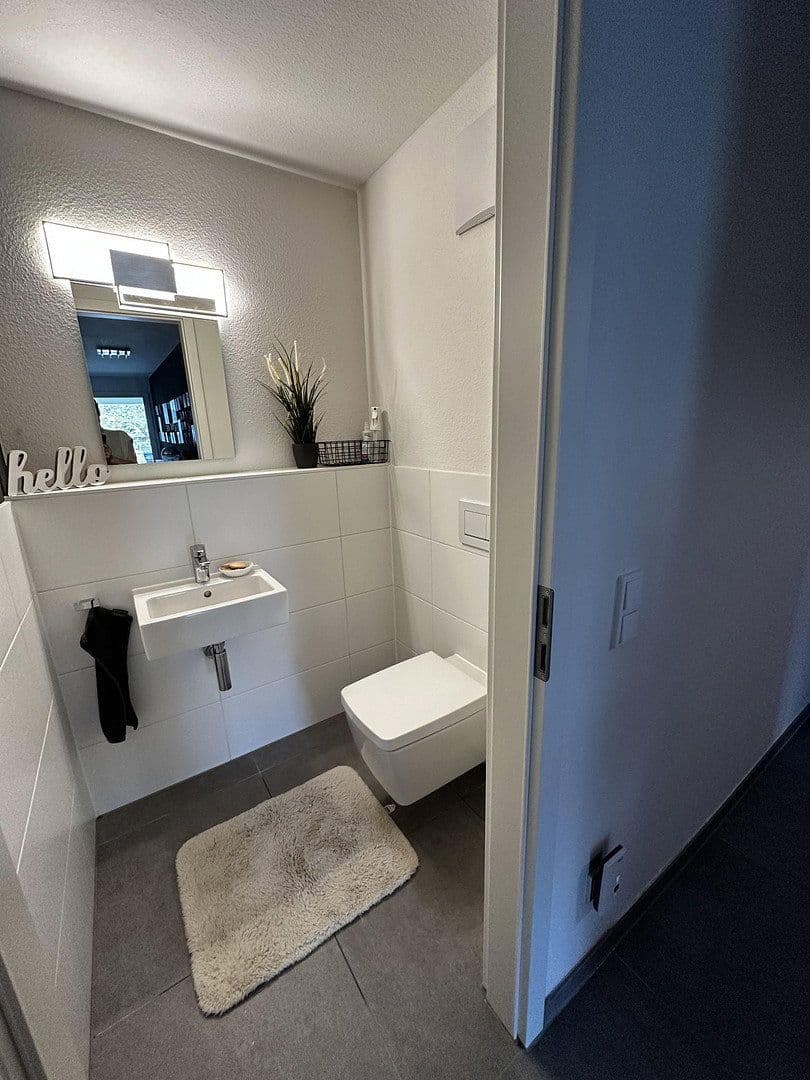 Prenájom bytu 4-izbový 101 m², Winnenden, Bádensko-Wurttembersko Prenájom bytu 4-izbový 101 m², Winnenden, Bádensko-Wurttembersko