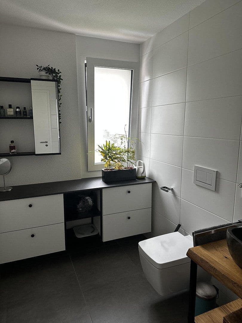 Prenájom bytu 4-izbový 101 m², Winnenden, Bádensko-Wurttembersko Prenájom bytu 4-izbový 101 m², Winnenden, Bádensko-Wurttembersko