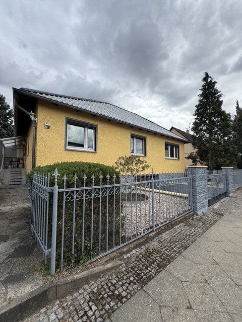 Prenájom domu 115 m², pozemok 450 m², Berlin, Berlín Prenájom domu 115 m², pozemok 450 m², Berlin, Berlín