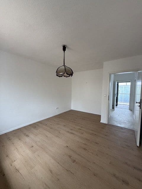 Prenájom domu 115 m², pozemok 450 m², Berlin, Berlín Prenájom domu 115 m², pozemok 450 m², Berlin, Berlín