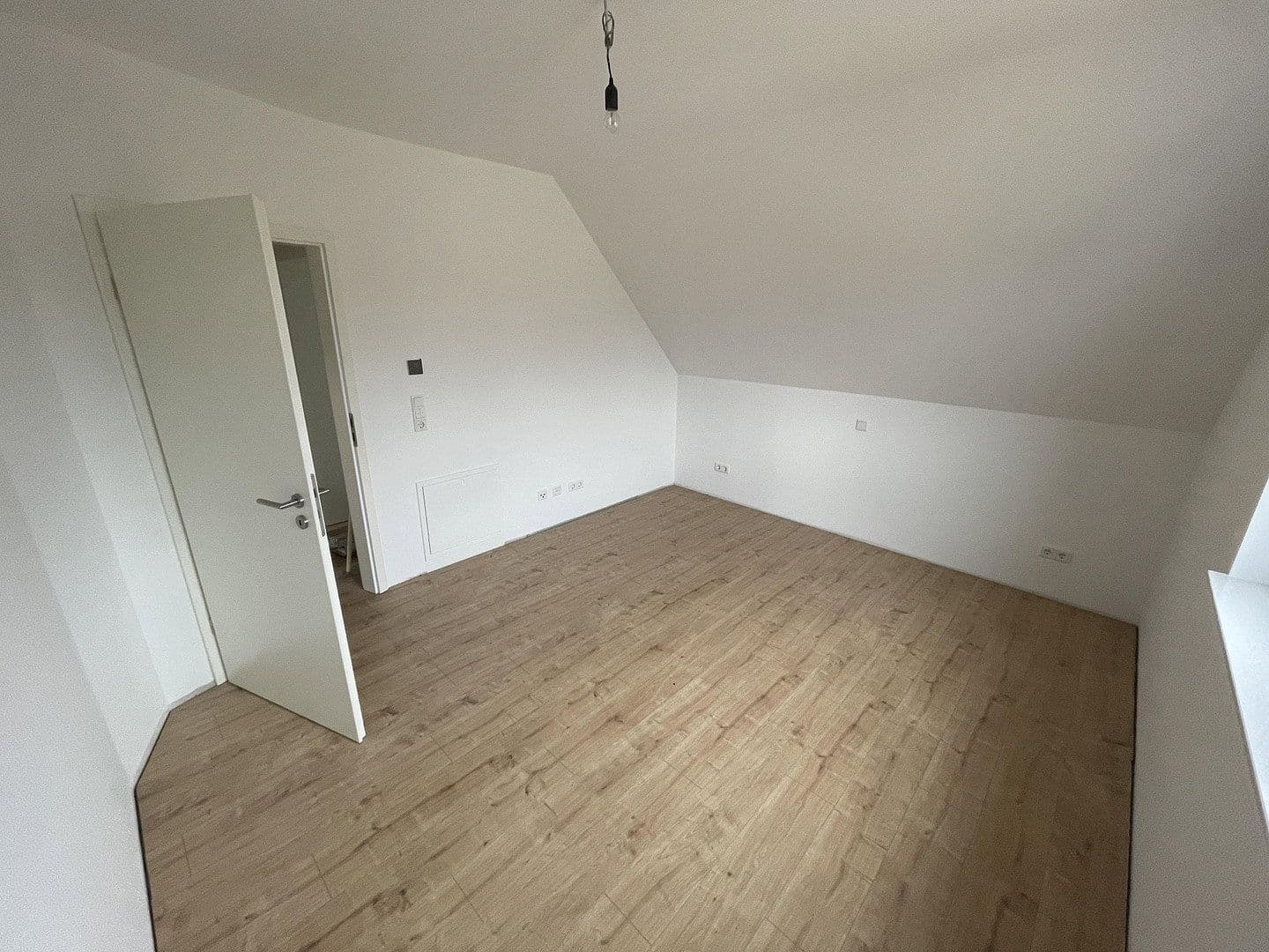 Prenájom domu 134 m², pozemok 361 m², Langfeldstraße 11a, Neunkirchen am Brand, Bavorsko Prenájom domu 134 m², pozemok 361 m², Langfeldstraße 11a, Neunkirchen am Brand, Bavorsko