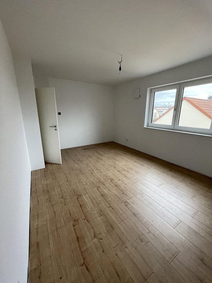 Prenájom domu 134 m², pozemok 361 m², Langfeldstraße 11a, Neunkirchen am Brand, Bavorsko Prenájom domu 134 m², pozemok 361 m², Langfeldstraße 11a, Neunkirchen am Brand, Bavorsko