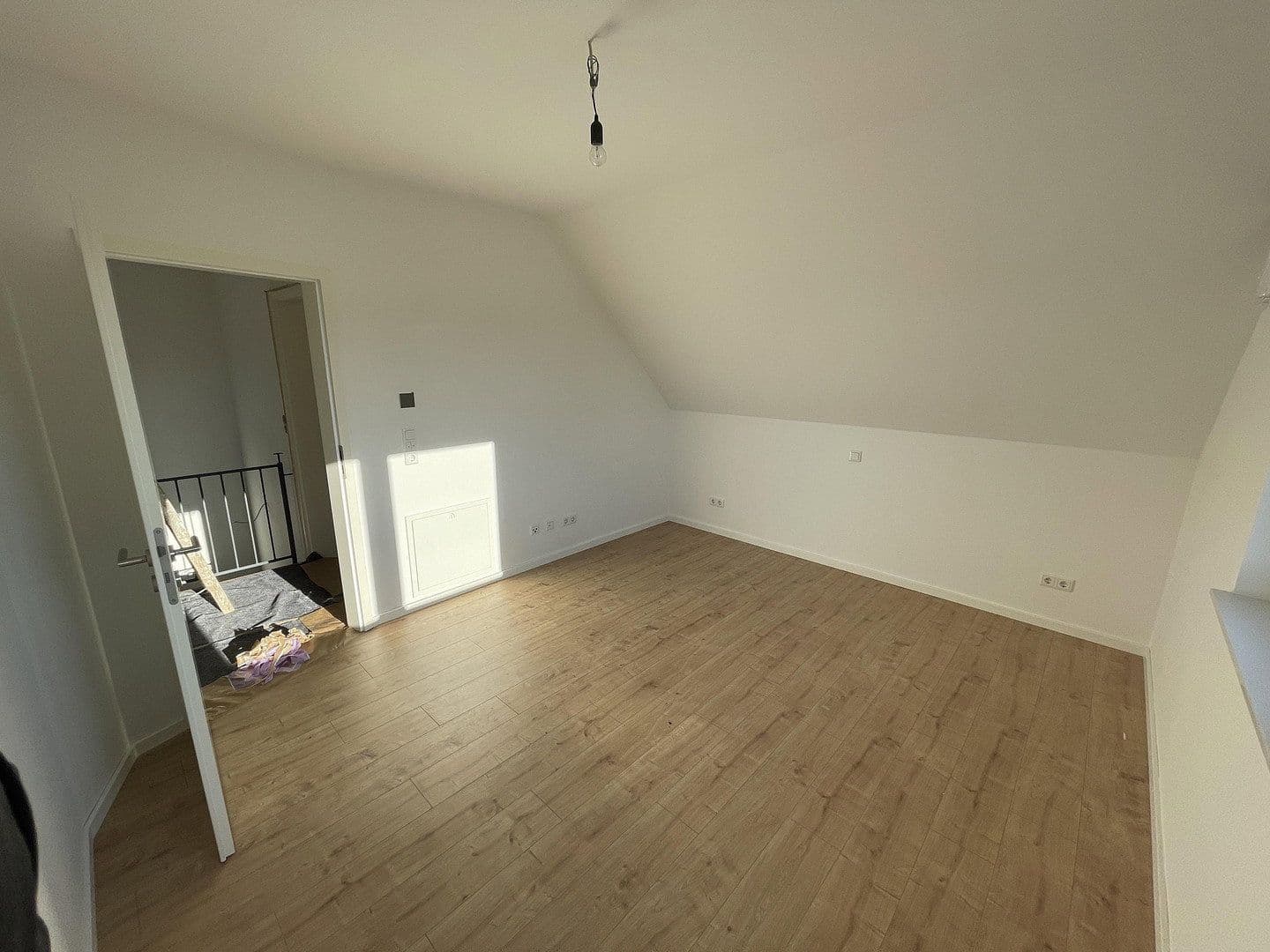 Prenájom domu 134 m², pozemok 361 m², Langfeldstraße 11a, Neunkirchen am Brand, Bavorsko Prenájom domu 134 m², pozemok 361 m², Langfeldstraße 11a, Neunkirchen am Brand, Bavorsko