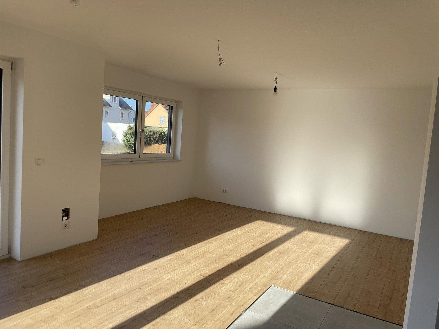 Prenájom domu 134 m², pozemok 361 m², Langfeldstraße 11a, Neunkirchen am Brand, Bavorsko Prenájom domu 134 m², pozemok 361 m², Langfeldstraße 11a, Neunkirchen am Brand, Bavorsko